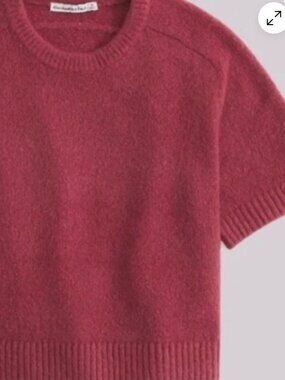 NWT !Abercrombie & Fitch Madeline Crew Sweater Tee. Women’s M redish burgandy